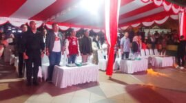 KPU Malut saat menggelar sosialisasi pilkada 2024 lewat pemutaran film yang berlangsung  di landmark Kota Ternate || Iin Afriyanti