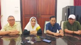 Fifian saat menggelar konferensi pers di Istana Daerah (Isda), Desa Fagudu, Kecamatan Sanana || Karno Pora