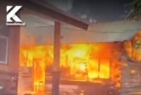 Bangunan sekolah SDN 115 di Desa Tomori saat terbakar || Foto : istimewa