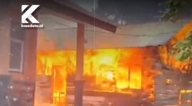 Bangunan sekolah SDN 115 di Desa Tomori saat terbakar || Foto : istimewa