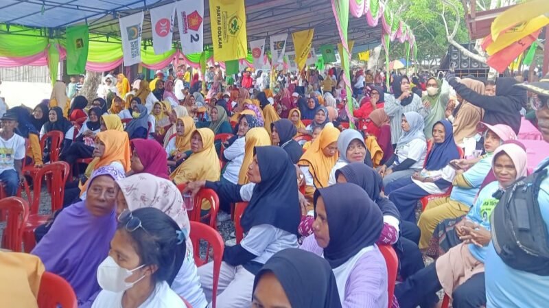 Warga padati lokasi kampanye di Desa Pastina, Kecamatan Sanana || Karno Pora