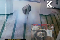 Pelaku saat terekam cctv masjid raya Ternate/Barang bukti