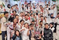 Foto bersama atlet-atlet Taekwondo Kota Ternate usai juara di Kota Manado, Sulawesi Utara