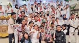 Foto bersama atlet-atlet Taekwondo Kota Ternate usai juara di Kota Manado, Sulawesi Utara