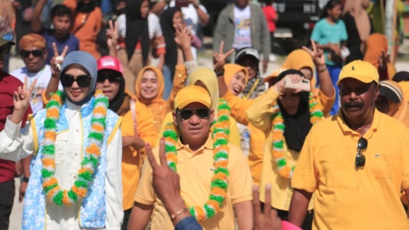 Aliong Mus saat menghadiri kampanye akbar ya

di Desa Fala, Kecamatan Mangoli Utara, Sabtu (23/11/2024) sore. || Karno Pora