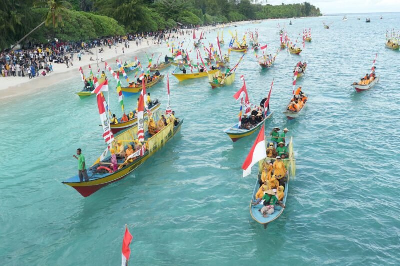 Perahu hias mewarnai pembukaan Fastival Tanjung Waka 2024 || Karno pora