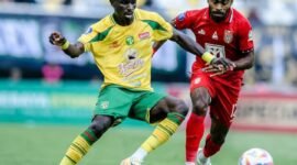 Duel pemain Persebaya Surbaya vs Malut United Fc dalam laga pekan ke-19 || Foto : istimewa