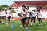 Sesi latihan skuad Malut United pada Minggu pagi (9/2/2025) di Stadion Gelora Kie Raha, Ternate, Maluku Utara || Foto : MU