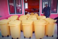 Pengadaan Tong sampah oleh Pemerintah Desa Waisakai || Foto : Karno Pora