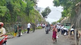 Bakti sosial di depan kantor DPRD dan BNNP Kota Ternate, Rabu 26 Februari 2025 || Foto : Haerun