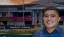 Latar Kantor Wali Kota Ternate/Kepala BKPSDM Kota Ternate, Samin Marsaoly || Dok : kasedata.id