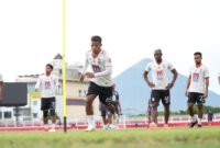 Sesi latihan pemain Malut United di Stadion Gelora Kie Raha, Sabtu (22/2/2025)