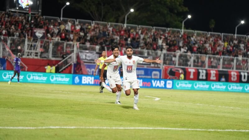Rifal Lastori saat merayakan golnya ke Persita  Tangerang || Foto : MU