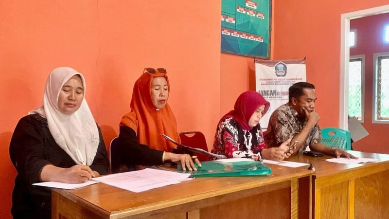 Kegiatan pendataan konsumen minyak data oleh Disperindagkop Halmahera Selatan || Foto : Irfandi_kasedata.id