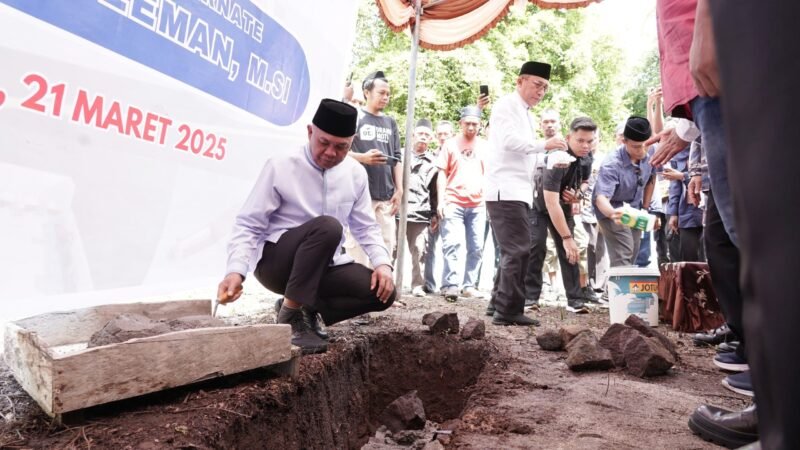 Pelatakan batu pertama pembangunan SPBU di Pulau Moti || Foto : istimewa