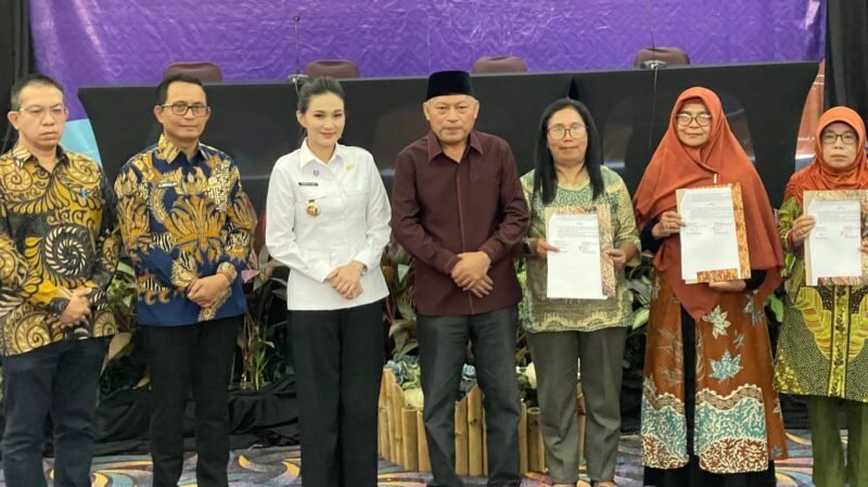 Foto bersama usai kegiatan rakor evaluasi BOSP, dan sosialisasi BOSDA tahun 2025 || Foto : Ilham Mansur