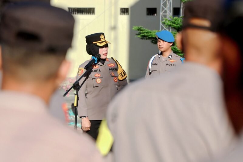 Kapolres Ternate AKBP Anita Ratna Yulianto saat mimpin apel gabungan di Mapolres Ternate || Dok : kasedata