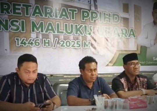 Kadri Laetje (tengah), Ketua PPIHD Provinsi Malut. || Doc : Istimewa