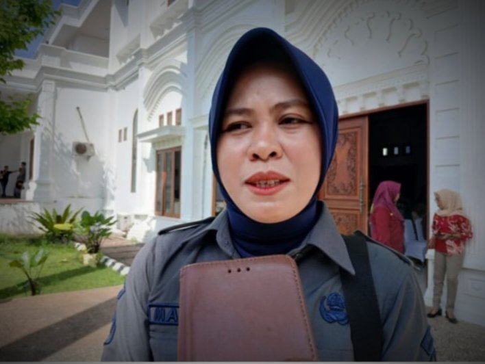 Kepala Dinas Pendidikan (Kadis) Kabupaten Kepulauan Sula, Marini Nur Ali, saat diwawancarai || Foto : Karno_kasedata