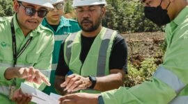 Koordinator KATAM Provinsi Maluku Utara, Muhlis Ibrahim (Tengah) saat turun langsung ke Harita Nickel || Dok : kasedata