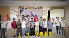 Foto bersama para legend Persiter dan Wakil Wali Kota Ternate beserta pengurus Askot PSSI Ternate