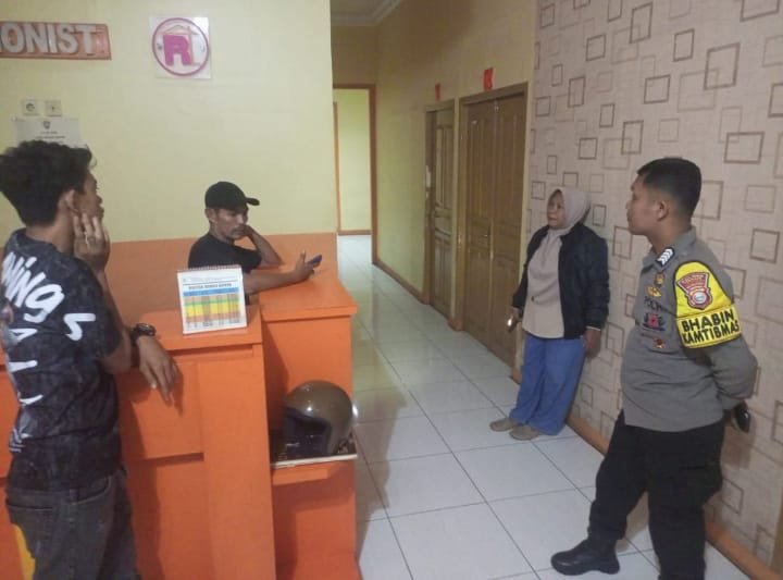 Patroli kamtibmas di Kelurahan Kayu Merah, Kota Ternate || Foto : Haerun