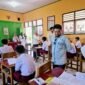 Anggota DPRD Ternate, Najib Hi. Talib, serap aspirasi pendidikan sekaligus memantau jalannya ujian siswa Sekolah Dasar (SD).