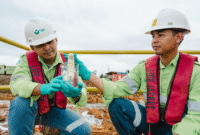 Monitoring di area sedimen pond dilakukan secara rutin guna menjaga kualitas lingkungan. (Dok. Harita Nickel)