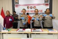 Konferensi pers terkait dua pengedar narkotika jenis ganja di wilayah Pulau Bacan || Foto : Ridal_kasedata