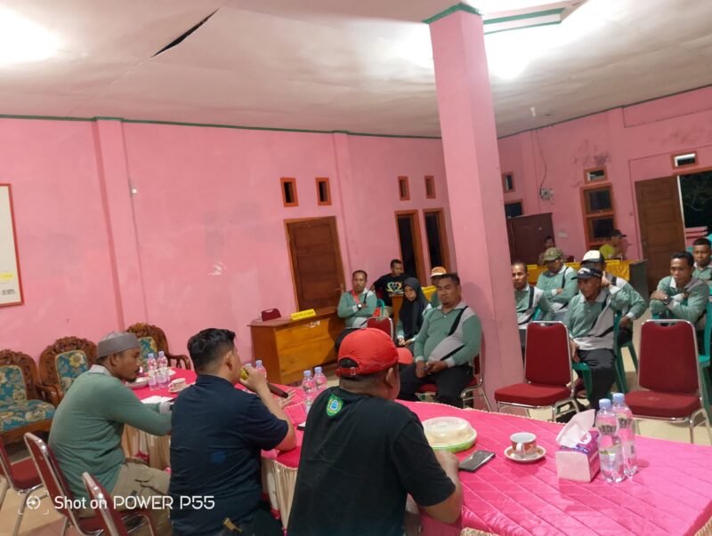 Kepala Inspektorat, Kamarudin Mahdi, saat menggelar kegiatan monitoring dan evaluasi (Monev) di sejumlah Desa || Foto : Karno_kasedata