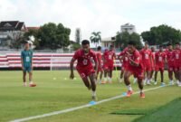 Sesi latihan Malut United di Stadion Gelora Kie Raha jelang melawan PSIS Semarang || Foto : MU