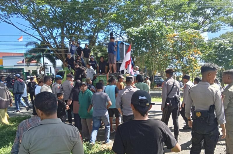 Suasana aksi  yang digelar oleh Aliansi Garda Kubung Menggugat (AGKM) || Foto : Ridal_kasedata 