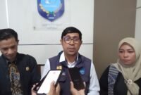 Kadis PUPR, Rus'an M Taib, saat diwawancarai usai RDP dengan komisi III DPRD Ternate || Foto : Haerun_kasedata
