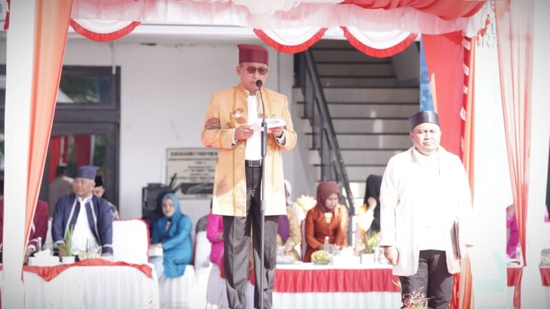 Wali Kota Ternate Dr. M Tauhid Soleman saat membacakan pidato menteri Pendidikan dalam peringatan Hardiknas 2025 || dok : Haerun_kasedata