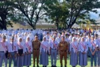 Kadikbud Abubakar Abdullah usai menghadiri upacara bendera, Senin, pagi di SMA Negeri 2 Ternate.