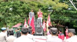 Unjuk rasa yang digelar oleh SEMMI dan GMNI secara bergentian di depan Kantor Polres Halsel, DPRD Kabupaten Halsel, dan Kantor Bupat Halsel || Dok : Ridal_Kasedata