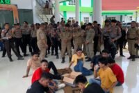 Massa aksi mengatasnamakan Front Perjuangan Masyarakat (FPM) geruduk kantor Bupati Halsel.