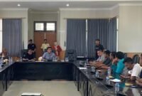 Suasana jalannya Rapat Dengar Pendapat (RDP) bersama Dinas PUPR Halsel dan perwakilan massa aksi dipimpin ketua Komisi III, Safri Talib dan Wakil ketua Komisi, Masdar Mansur.