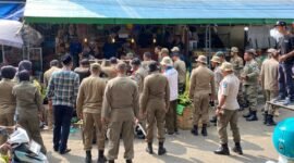 Operasi penertiban Pemkot Ternate melalui personil Satpol -PP di pasar Barito dan Higenis, Kelurahan Gamalama || dok : kasedata.id