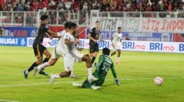 Laga Malut United vs PSIS Semarang di Stadion Gelora Kie Raha pada Jumat malam || Foto : MU