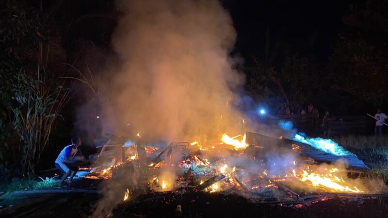 Peristiwa Kebakaran satu rumah di Desa Waitulia, Kecamatan Mangoli Tengah || Dok : karno_kasedata