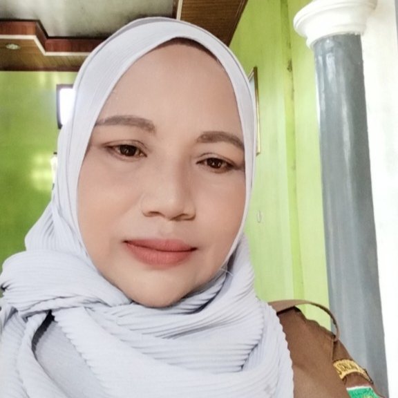 Camat Mangoli Tengah, Hatija Sillia