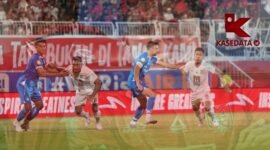 Aksi Wahyu Prasetyo dan Safruddin Tahar dalam laga melawan Persib Bandung di Stadion Gelora Kie Raha Ternate || dok : kasedata.id