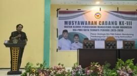 Wakil Ketua PW IKA PMII Maluku Utara, Rahdi Anwar, saat membuka kegiatan Muscab III IKA PMII Kota Ternate.