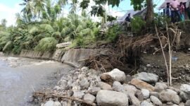 Jebolnya tanggul sungai di Desa Sekom, Kecamatan Sulabesi Selatan || dok : karno