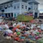 sampah berserakan di Pasar Basanohi, Desa Fogi, Kecamatan Sanana, menjadi pemandangan yang memprihatinkan || Foto : karno_kasedata
