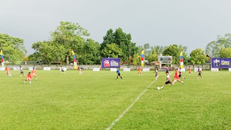 Laga antara SMP Negeri 1 (Spensa) vs SMP Negeri 2 (Spendu) yang berlangsung di lapangan Ya-Anhar Gambesi Kota Ternate || Foto : kasedata.id