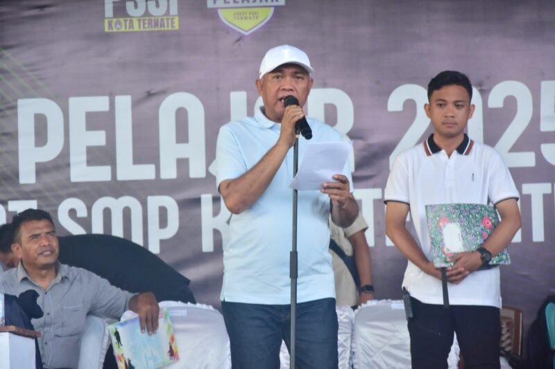 Wakil Wali Kota Ternate, Nasri Abubakar, saat menutup liga pelajar 2025 
