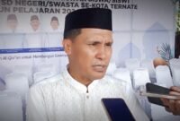 Kepala Dinas Pendidikan Kota Ternate, Muhlis Djumadil saat diwawancarai || Foto : sukarsi_kasedata