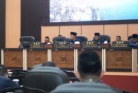 Ketua DPRD Kota Ternate, Rusdi A.IM, saat memimpin rapat paripurna pemandangan umum LPP APBD 2024 || Foto : Edo Huka 